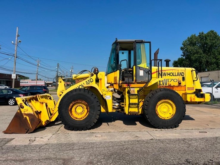 new-holland-lw170-image-1
