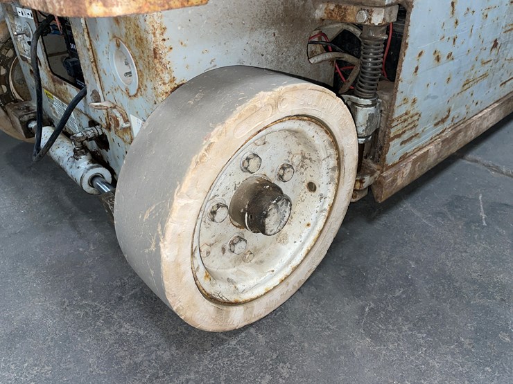 #1382-•-19'-scissor-lift-(f)-image-39