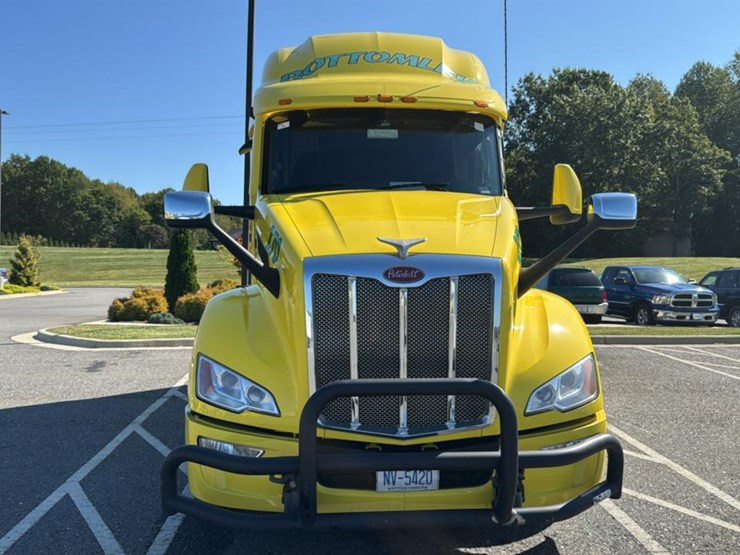 2023-peterbilt-579-image-8