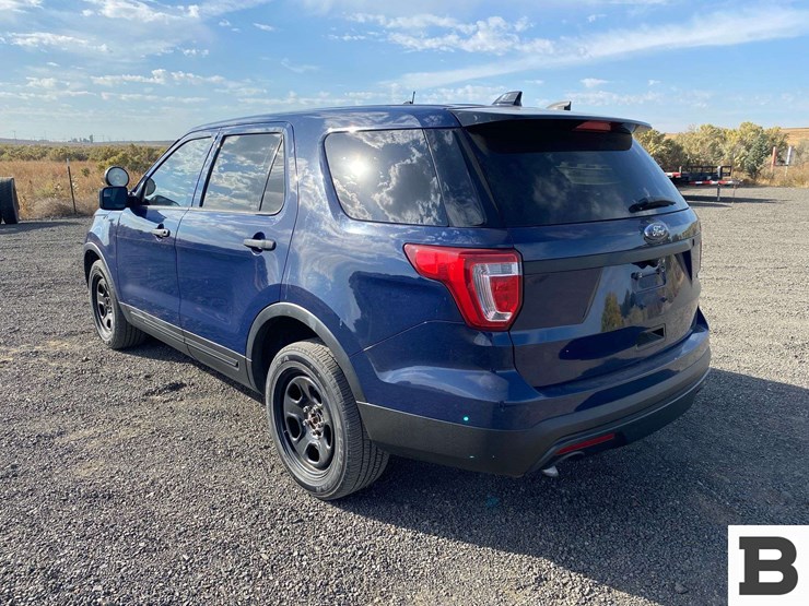 2016-ford-explorer-image-4