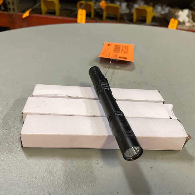 #8528 • (4) LED Mechanic's Flashlights (PR12)