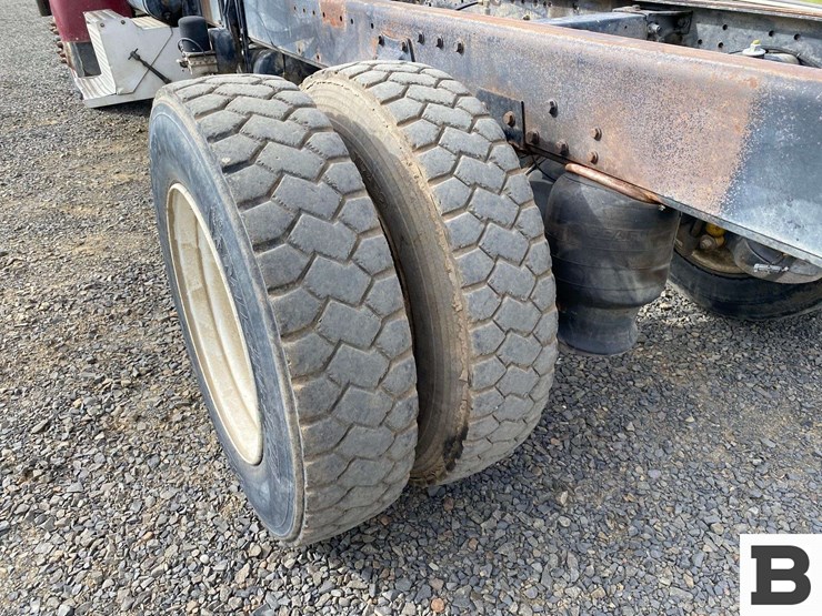 2003-peterbilt-330-image-17