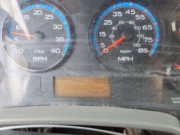 2009-international-7300-image-29