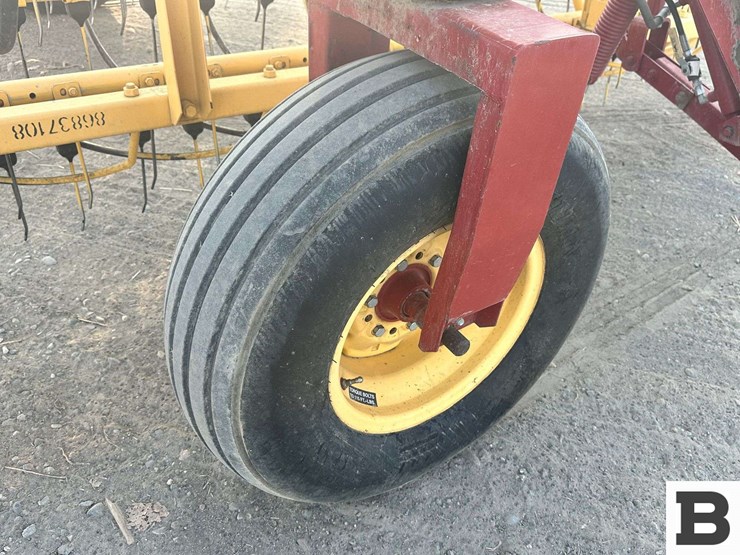 new-holland-216-image-25