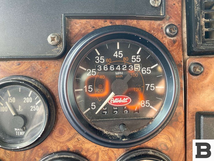 2003-peterbilt-330-image-48