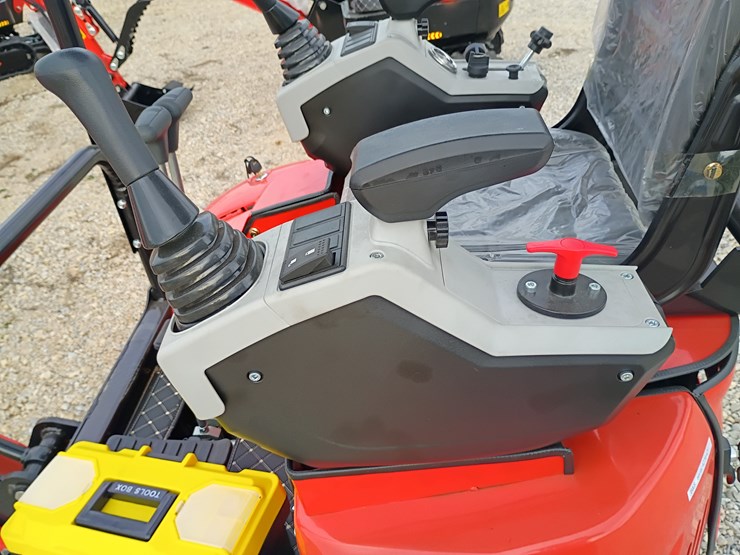 #l57-008-•-2025-tpm-16-mini-excavator-(gasoline)-image-13