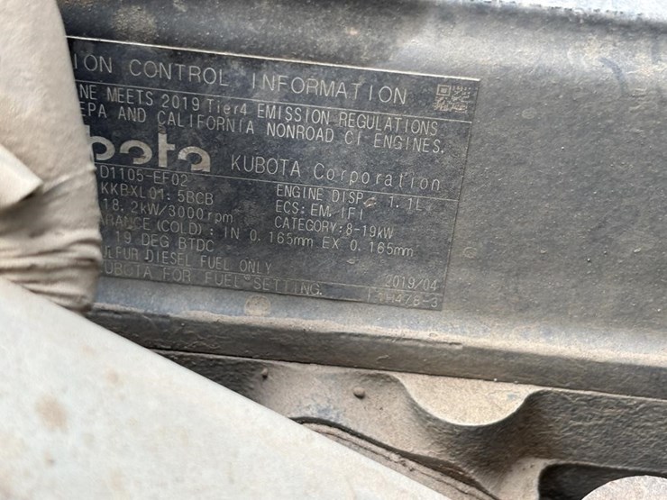 2019-kubota-rtvx1140-image-32