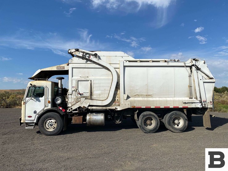 2006-peterbilt-320-image-3