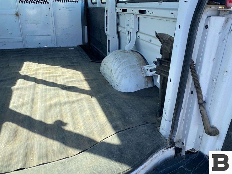 2012-chevrolet-express-2500-image-21