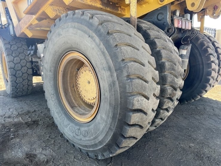 2015-komatsu-hd605-7e0-image-10