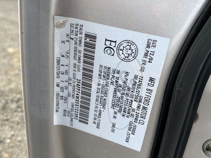 2005-ford-crown-victoria-sedan-image-29