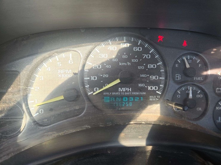 2001-chevrolet-silverado-1500-image-21