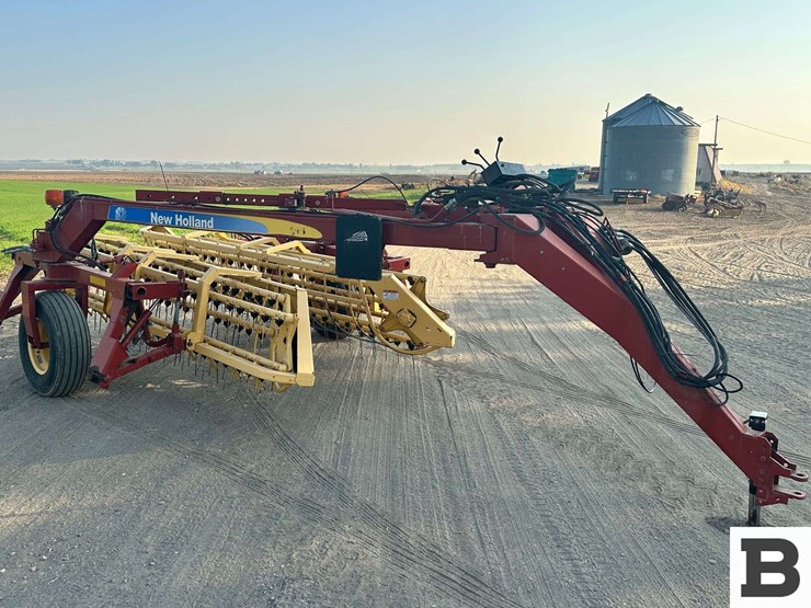 new-holland-216-image-7