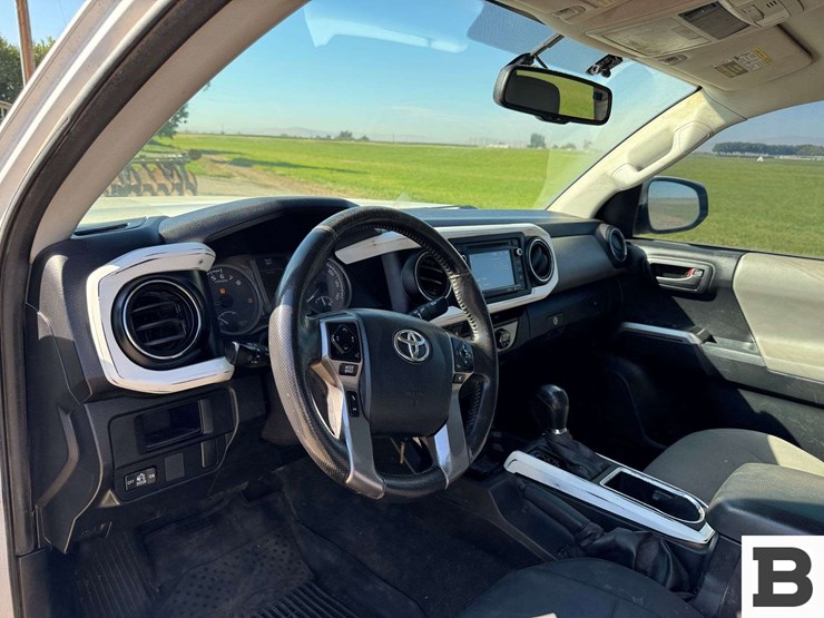 2017-toyota-tacoma-image-26