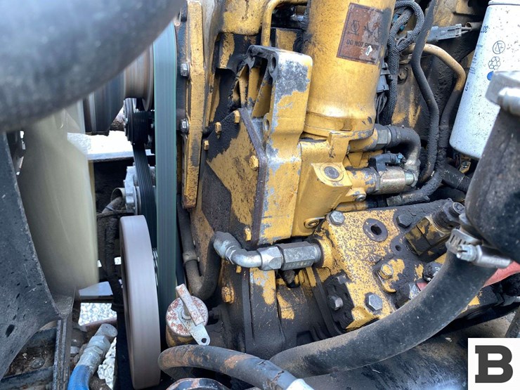 2002-peterbilt-330-image-37