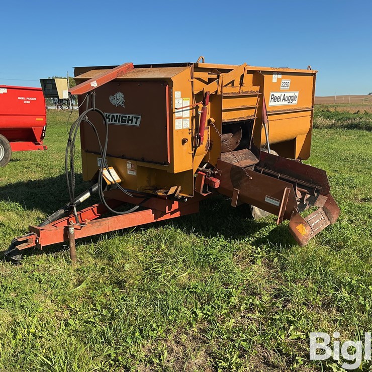 Knight RA3250 Reel Auggie Feed Wagon W/Scale