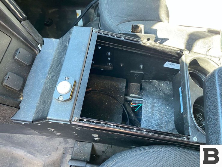 2017-ford-explorer-image-25