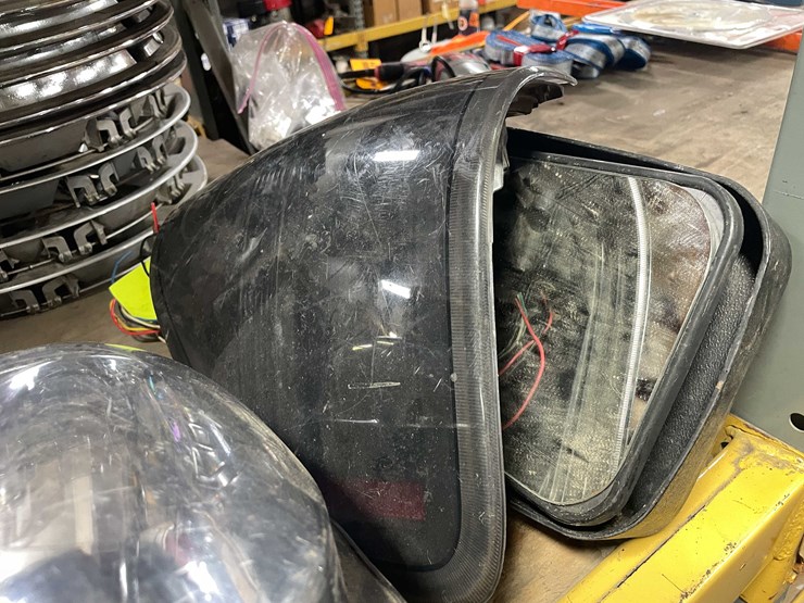 #8633-•-automotive-headlights-&-tailgate-(pr11)-image-5