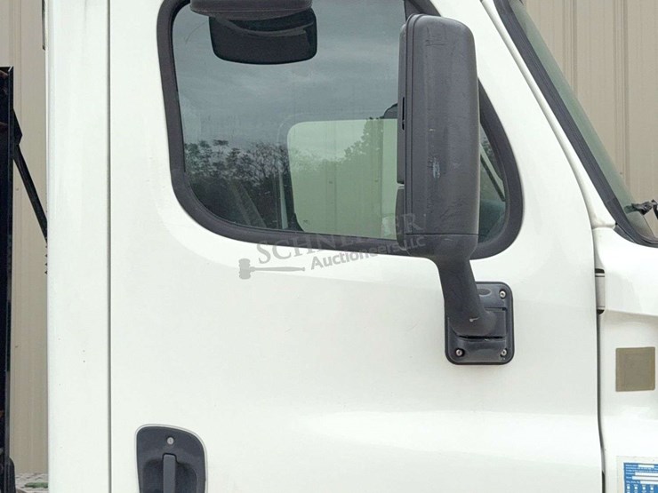 2012-freightliner-cascadia-113-image-18