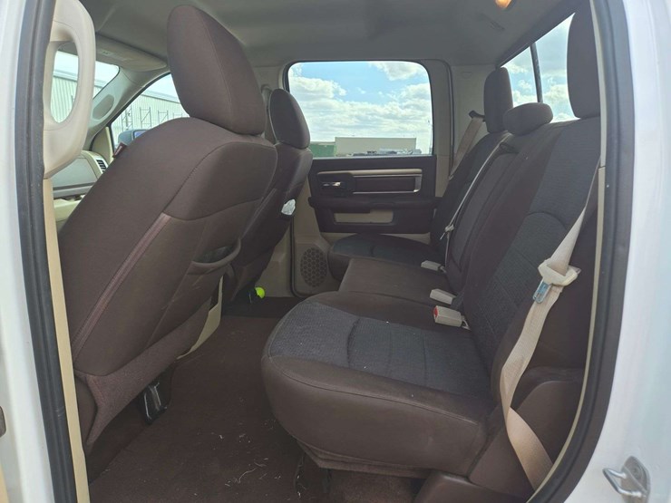 2013-ram-1500-slt-image-10