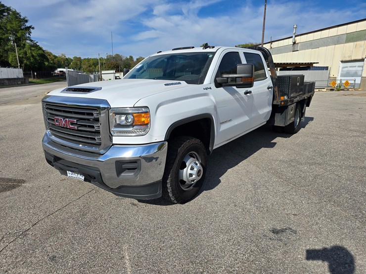 2017-gmc-sierra-3500-image-2