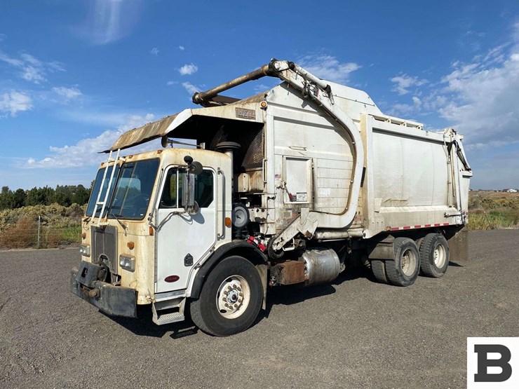 2006-peterbilt-320-image-2