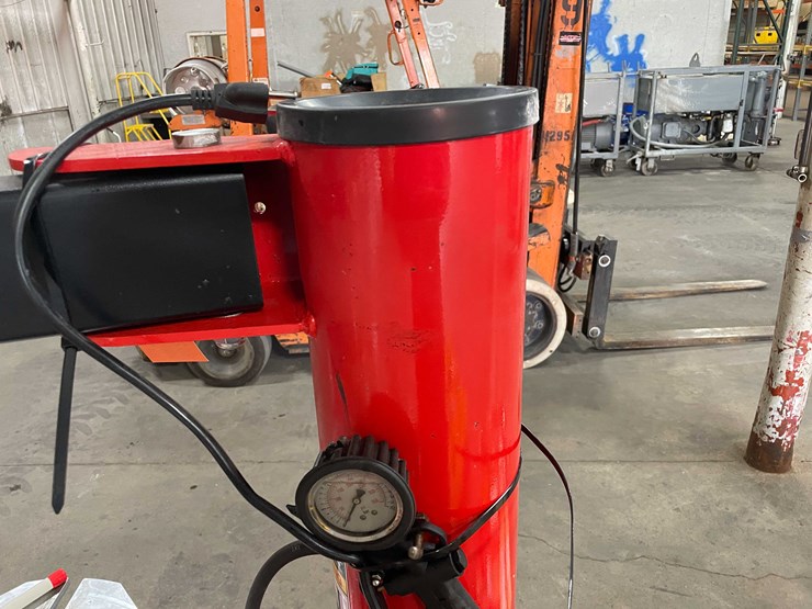 #8524-•-tire-changer-(e)-image-55