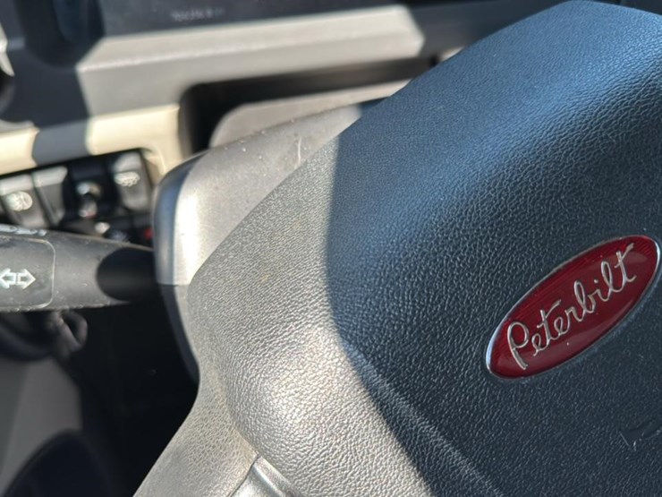 2023-peterbilt-579-image-53