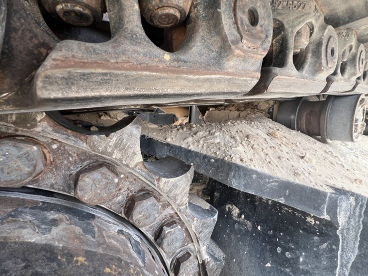 2021-caterpillar-395-image-27