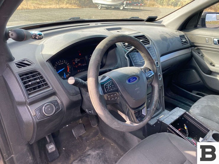 2016-ford-explorer-image-26