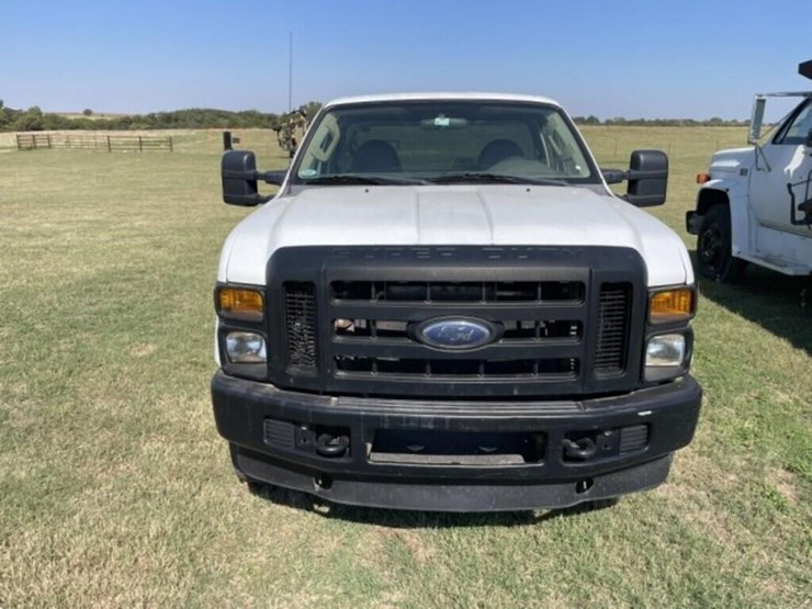 2010-ford-f250-xl-image-2
