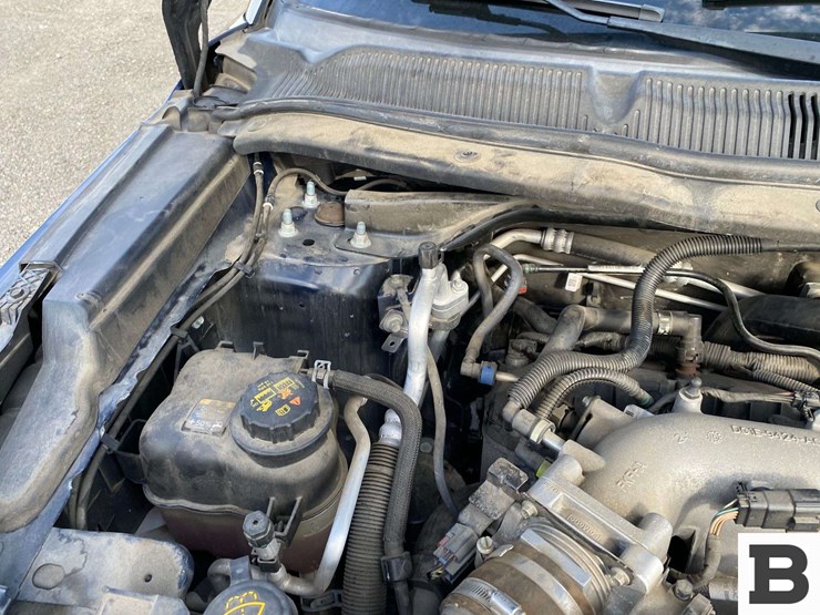 2016-ford-explorer-image-35