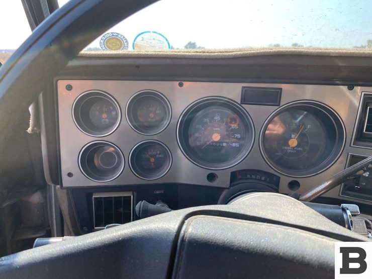 1985-chevrolet-c20-image-28