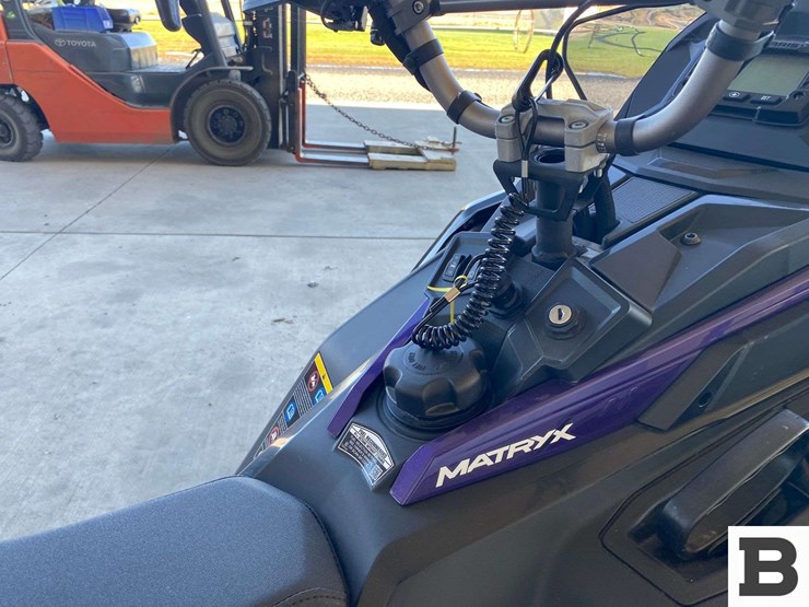 2022-polaris-matrix-pro-rmk-850-165"-snowmobile-image-22
