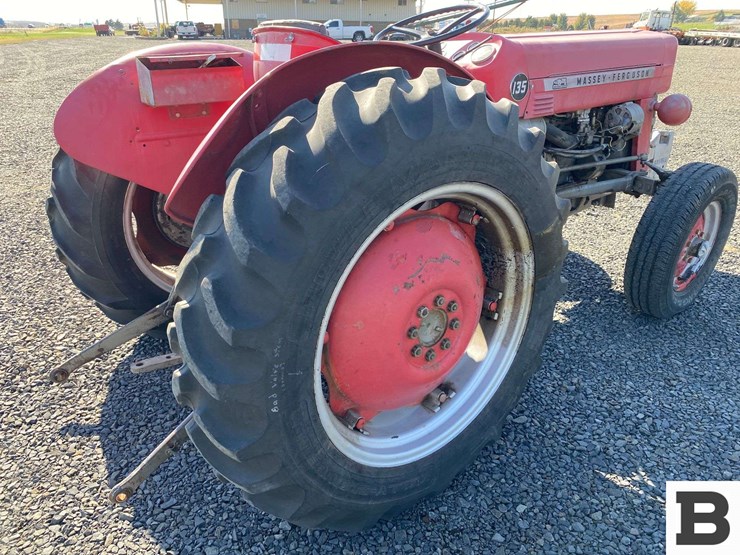 1971-massey-ferguson-135-image-27