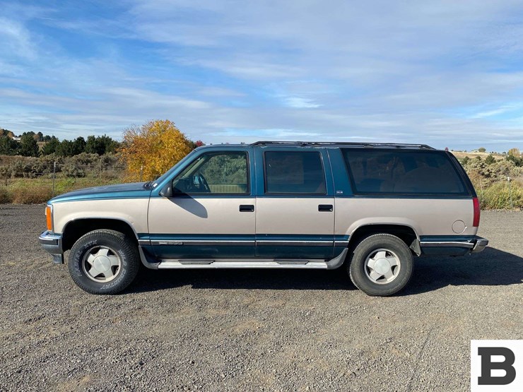 1993-gmc-suburban-image-2
