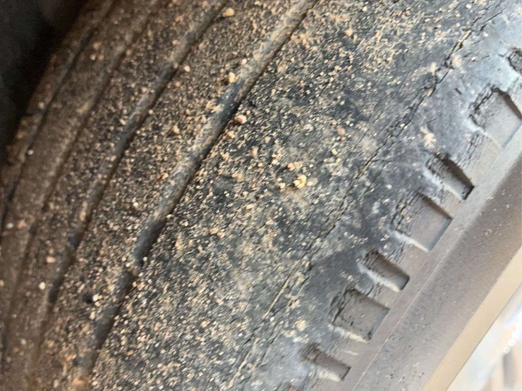 2012-chrysler-300-c-sedan-4d-image-34