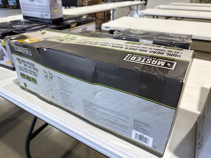 #28396-•-lot-of-master-electrician-halogen-work-lights-&-tripod-image-2