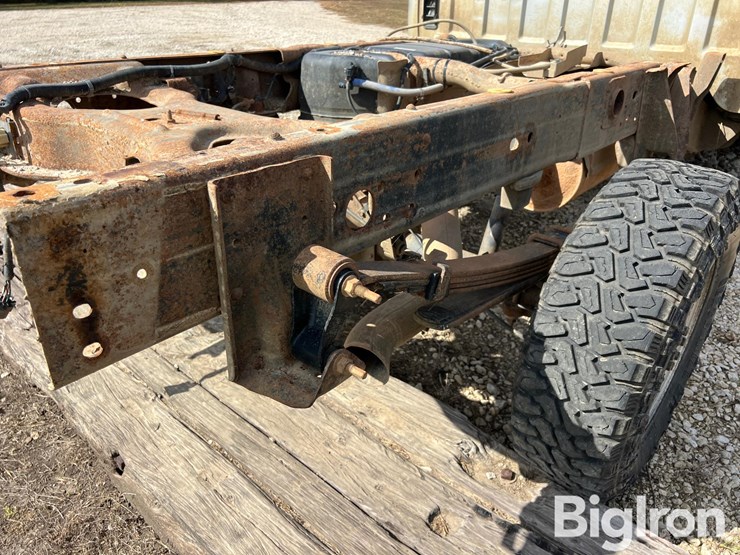 2010-chevrolet-silverado-2500-image-16