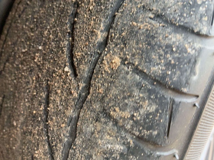 2012-chrysler-300-c-sedan-4d-image-33