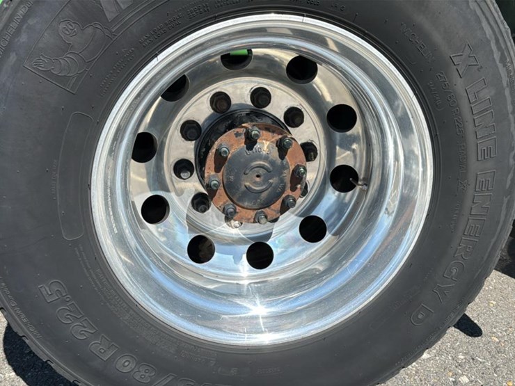 2023-peterbilt-579-image-27