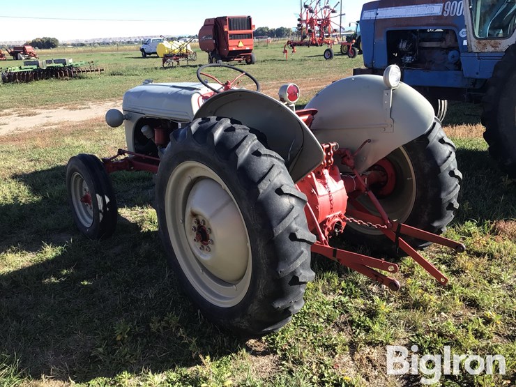 1946-ford-8n-image-5