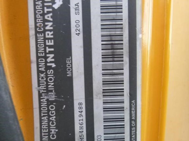 2004-international-durastar-4200-image-25