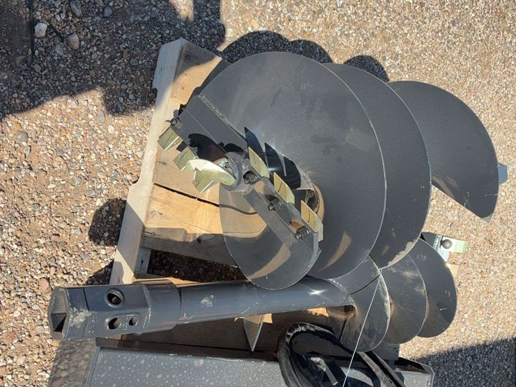 wolverine-12in-&18in-auger-attach-image-2