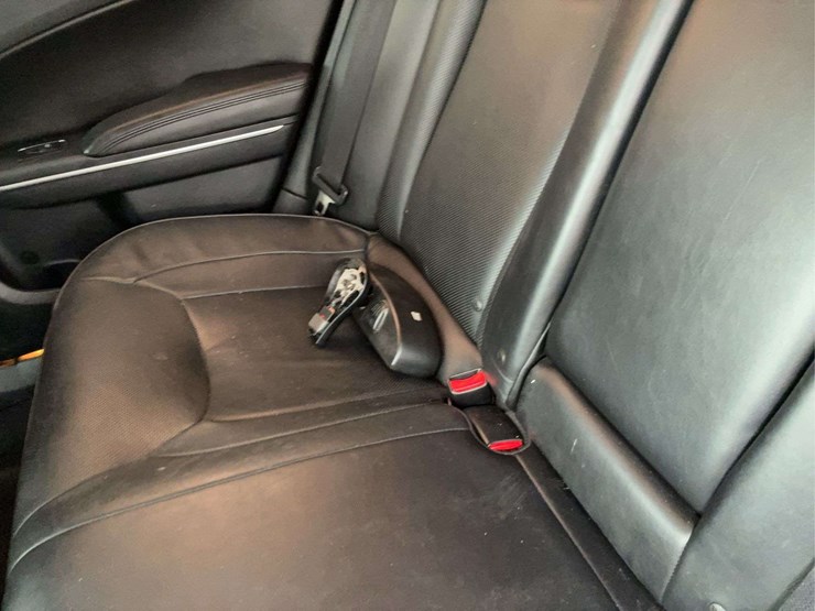 2012-chrysler-300-c-sedan-4d-image-15