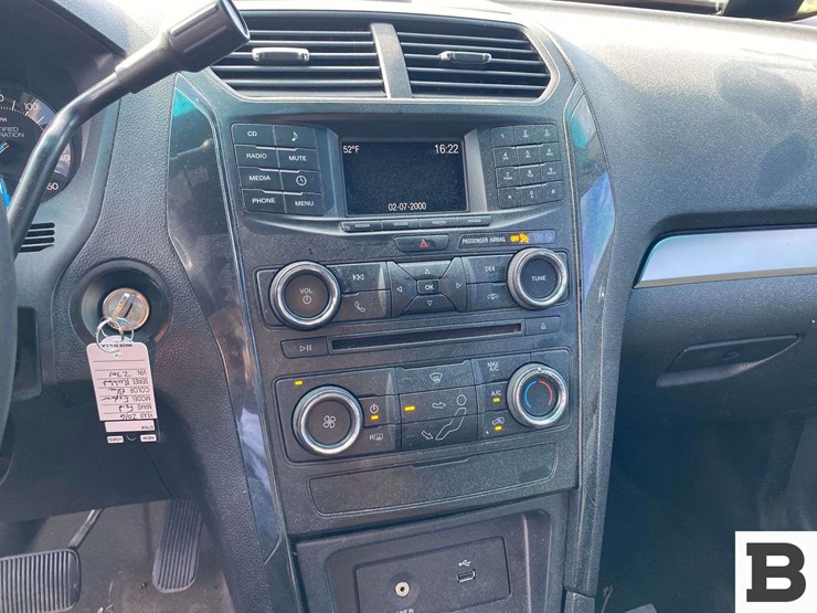 2016-ford-explorer-image-29