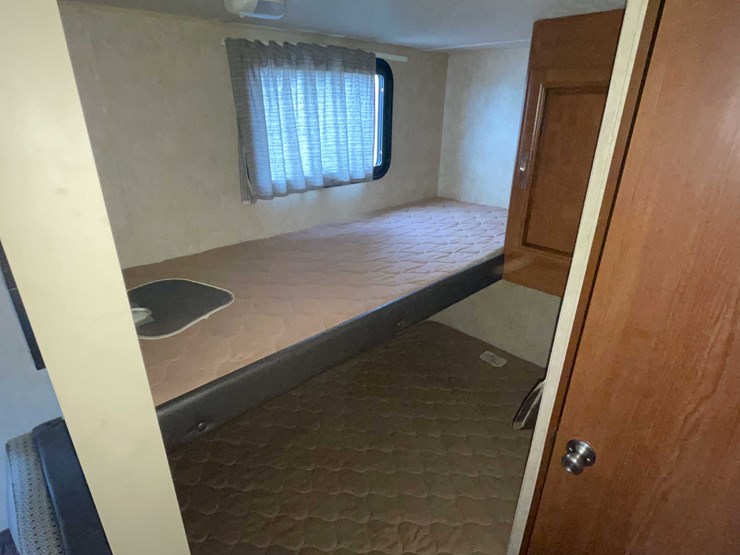 #1378-•-2015-salem-cruise-lite-camper-(no-title)-(of)-image-57