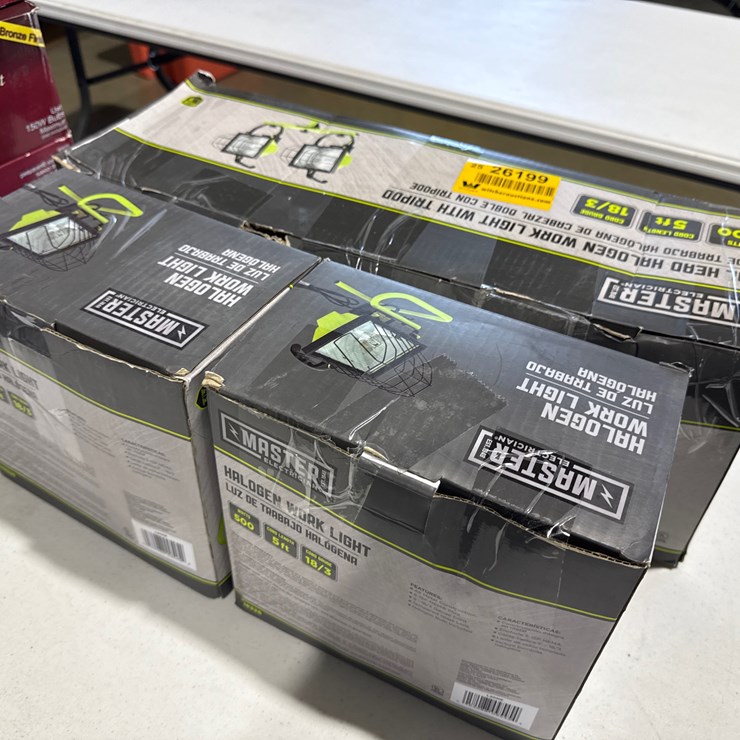 #26199 • Lot of Master Electrician Halogen Work Lights & Tripod