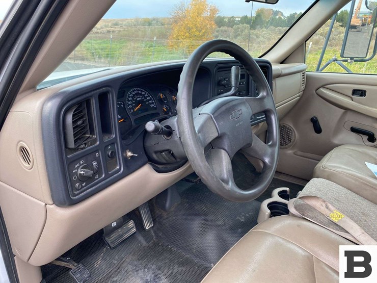 2004-chevrolet-silverado-3500-image-33