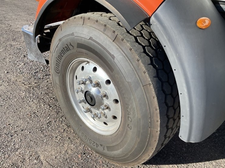 2018-peterbilt-367-image-10